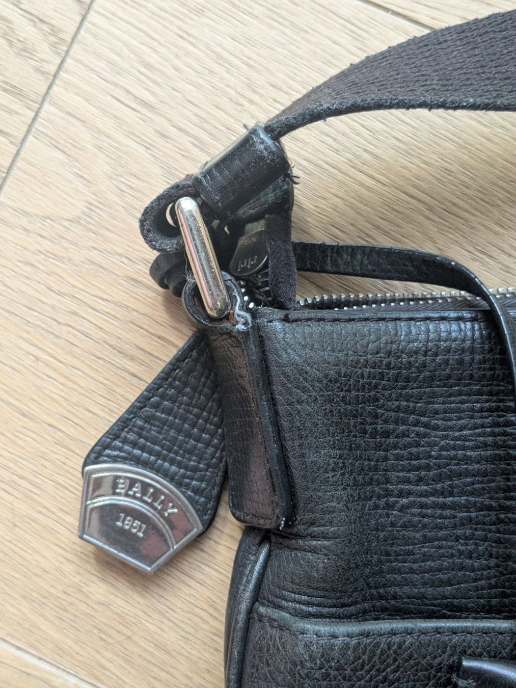 Bally Borse: Vintage Bally Messenger Tasche, schwarz, Leder – Usato da Zürich venduto da vdenisa1 2