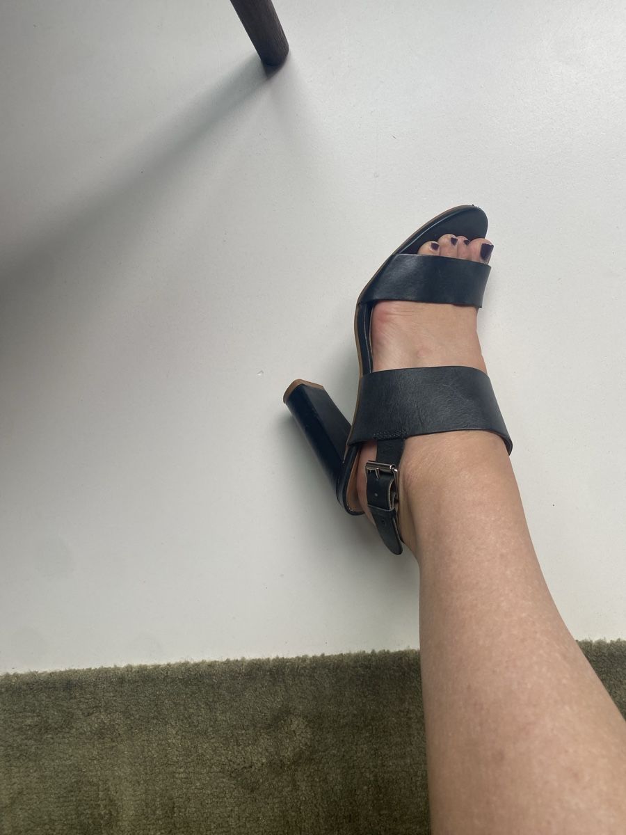 Chaussures femmes: Schwarze Sandaletten mit Blockabsatz – D'occasion à Widen par juinl 3