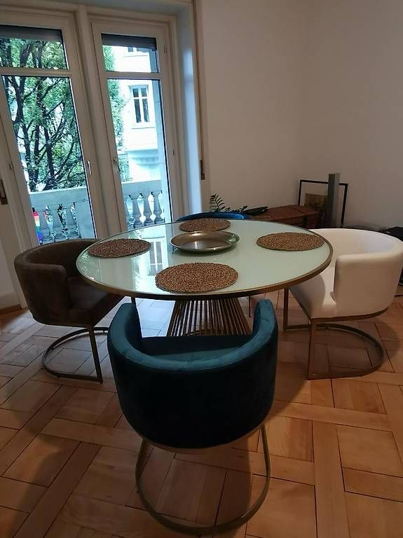 Set di tavolo e panche: Tisch inkl. 6 Stühle – Usato da Köniz venduto da lau_nk5d 1