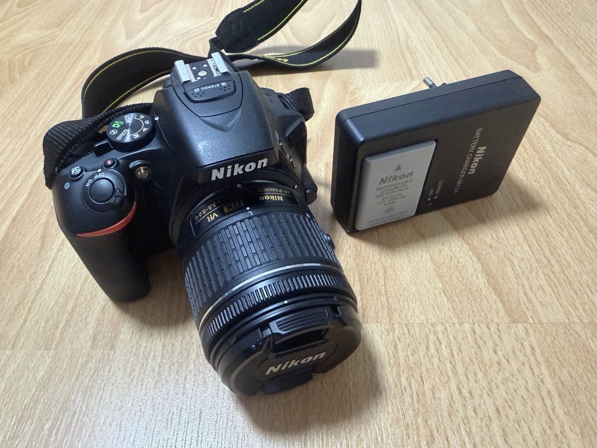 Nikon Fotocamera: Nikon D5600 Kamera, Top Zustand – Usato da Schübelbach venduto da ritualsx3