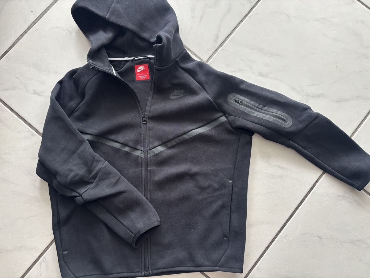Nike Kleiderpakete & -sets: 2 x Nike Trainer – Gebraucht aus Niederuzwil von Amicio 2