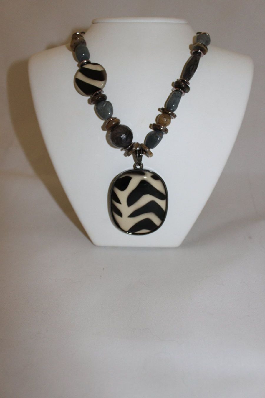 Catenine: Collier type africain – Nuovo e nell'imballaggio originale da Marsens venduto da fakia