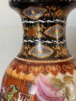 Vase décoratif motifs asiatiques (scène de cour)
