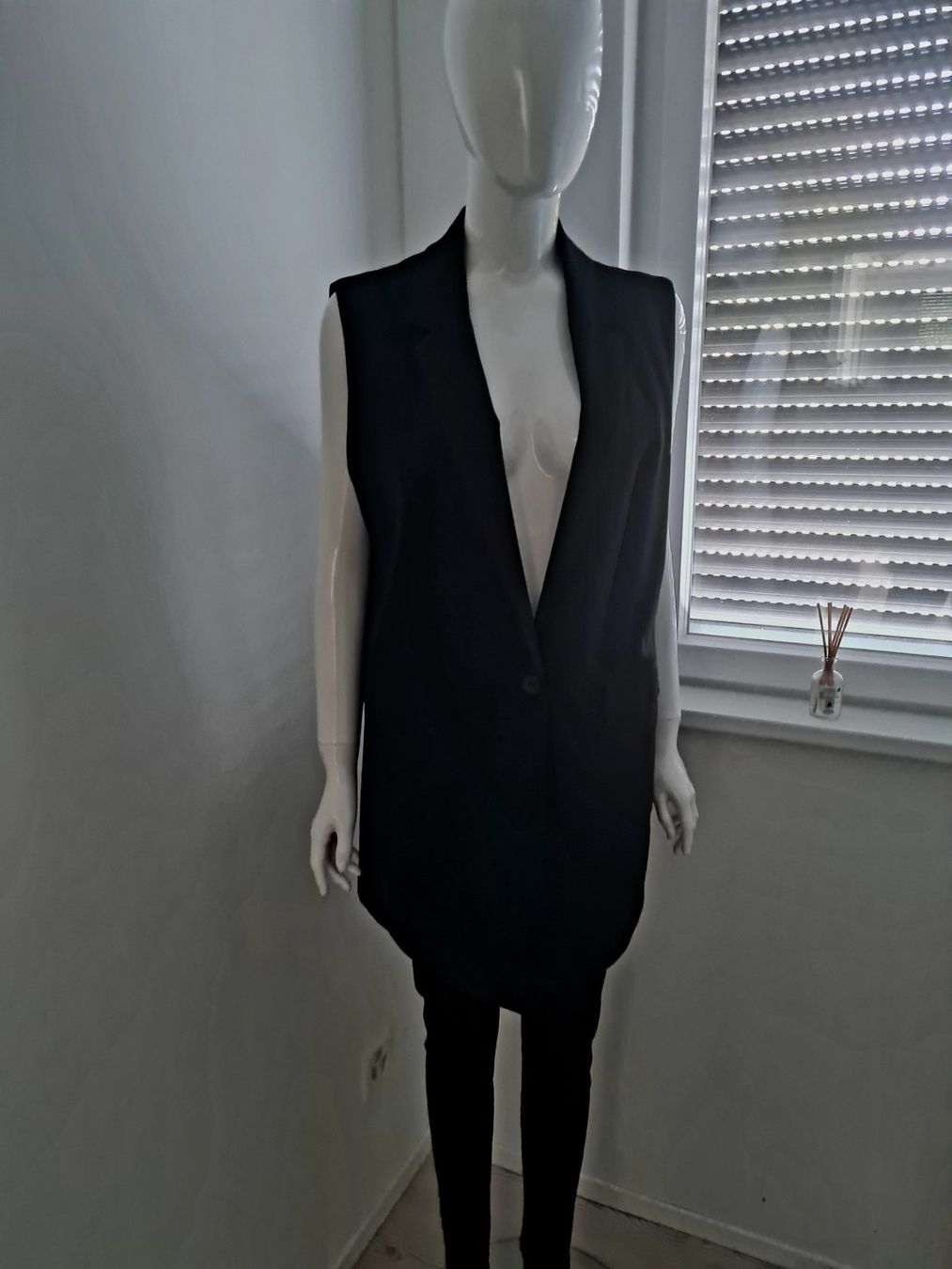 Gilets & Westen: Schwarze Weste Gr. 42, elegant & modern geschnitten – Gebraucht aus Schaffhausen von Catboot01 1