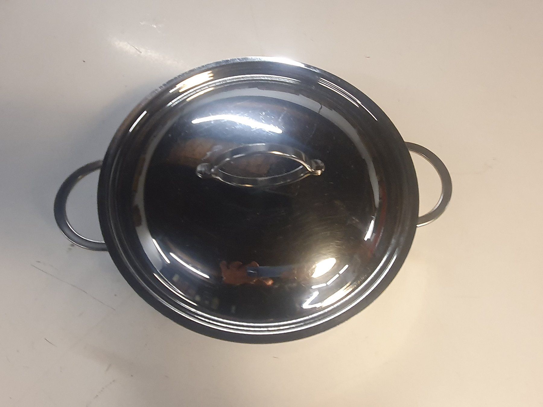 Padelle: Kochpfanne 2-Griffig 21 cm mit Chromstahldeckel – Usato da Zürich venduto da loosebone 1