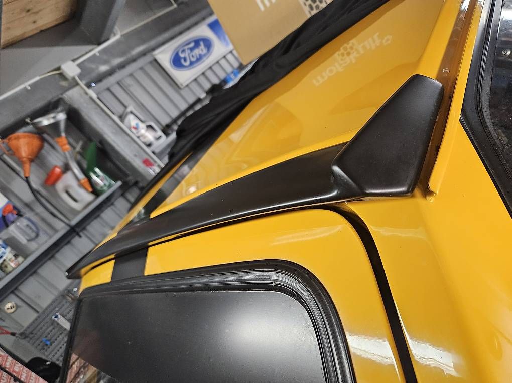 Ford Tutti pezzi di ricambio auto: Ford Fiesta Mk1 Dachspoiler – Usato da Grenchen venduto da sch_p6ll 2
