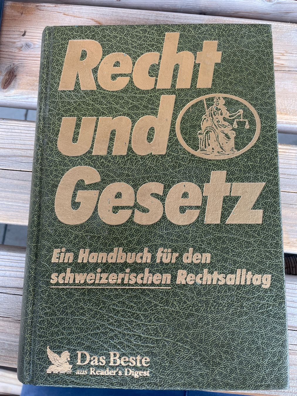 Libri: Recht und Gesetz Handbuch Schweizer Recht Alltag – Usato da Sargans venduto da Didis