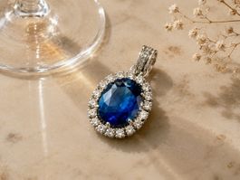 Kim Hainbuchner, Saphir - Diamant - Anhänger, ca. 6,10 ct