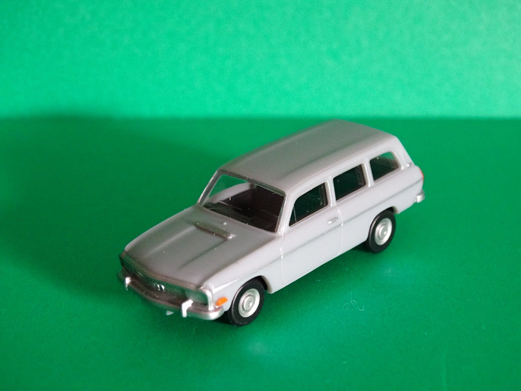 Audi Modellautos: Audi 60 Avant von Magic 1/87 – Gebraucht aus Bretzwil von Meex