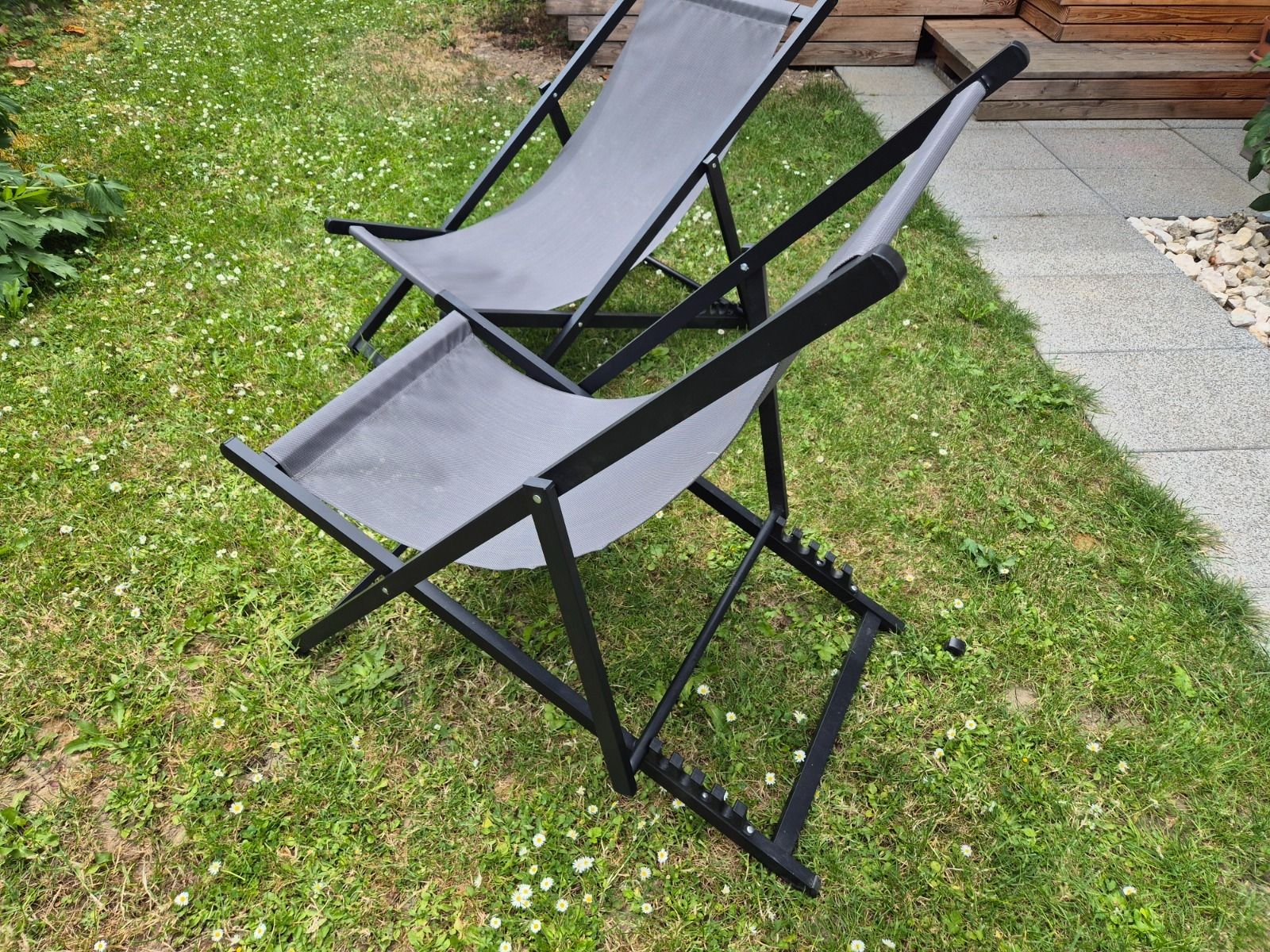 Sedie a sdraio: 2x Grey Folding Deck Chairs - Perfect for Summer Relaxation! – Usato da Untersiggenthal venduto da dorsie83 3