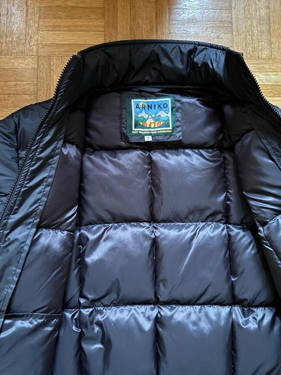 Vestes: Black Shiny Puffer Jacket – Neuf (Voir description) à Zürich par sam_g2zl 2