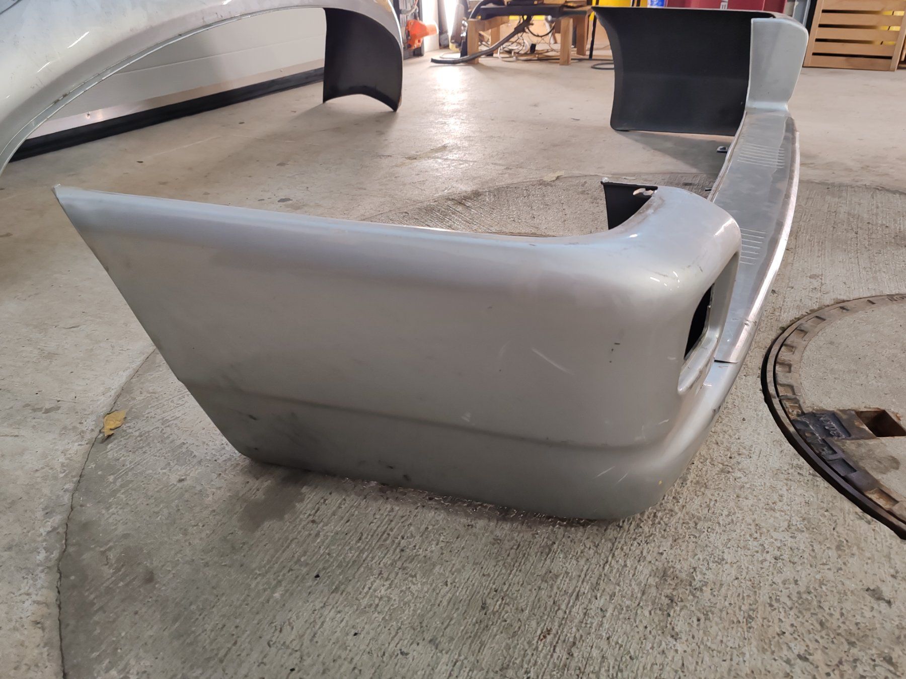 Alle Autoersatzteile: Stossstange T4 hinten reflexsilber – Gebraucht aus Ennenda von ale_xts5 1