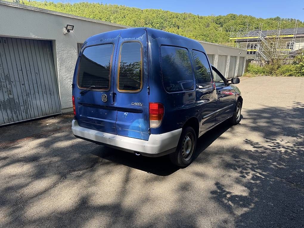 VW Veicoli commerciali: Vw Caddy 1.9TDI – Usato da Dättwil AG venduto da peppestyle 3