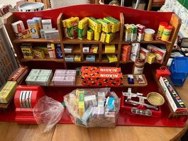 Spielzeug Verkaufsladen mit Kässeli und Waage Holzladen 1967