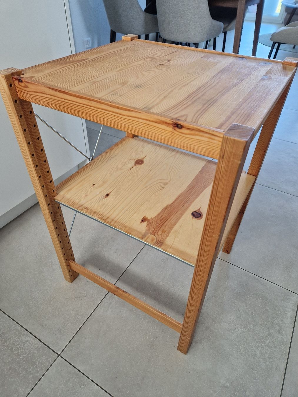 Étagères: Holzregal mit 2 Ablagen  – D'occasion à Rotkreuz par lilly.9