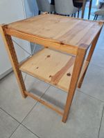 Holzregal mit 2 Ablagen 