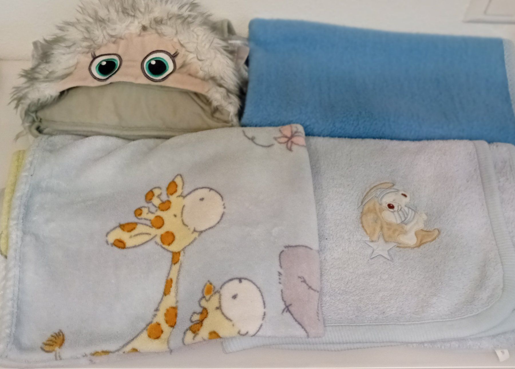 Coperte: 4 Babydecken Kuscheldecken – Usato da Astano venduto da mclotto