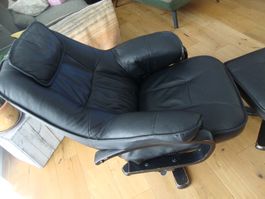 Schwarzer Leder Relaxsessel mit Fusshocker