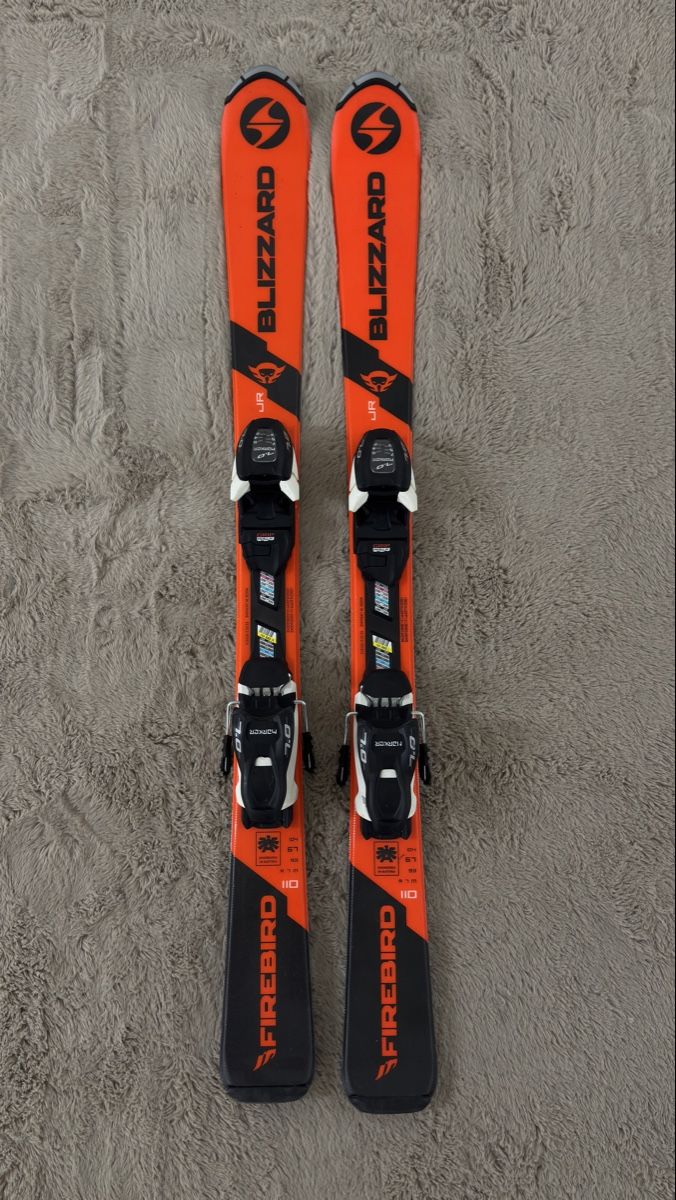 Blizzard Skis: Blizzard Firebird Junior Ski 110cm mit Marker Bindung – D'occasion à Dietlikon par kickboxer_999