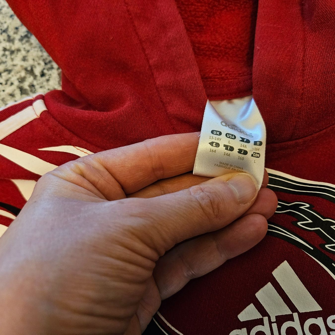 Adidas Maglioni & Felpe: Adidas Kapuzenpullover Gr 164 rot schwarz top Zustand – Usato da Embrach venduto da Lilly2021 1
