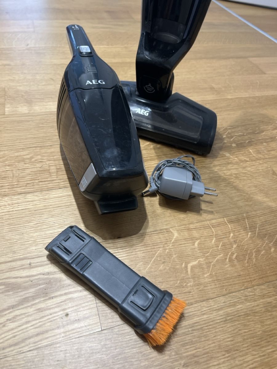 AEG Aspirateurs & Accessoires: AEG Staubsauger 2in1 – D'occasion à Richterswil par ang_2vks 1