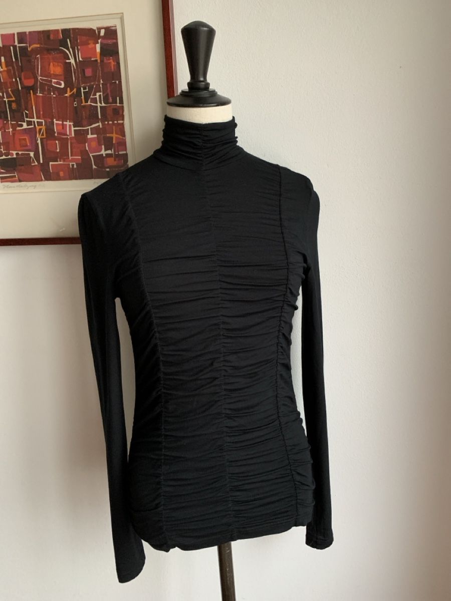 Akris Maglioni & Felpe: AKRIS: Exklusiver geraffter schwarzer Rollkragenpullover, 36 – Nuovo (secondo la descrizione) da Luzern venduto da designluzern 5