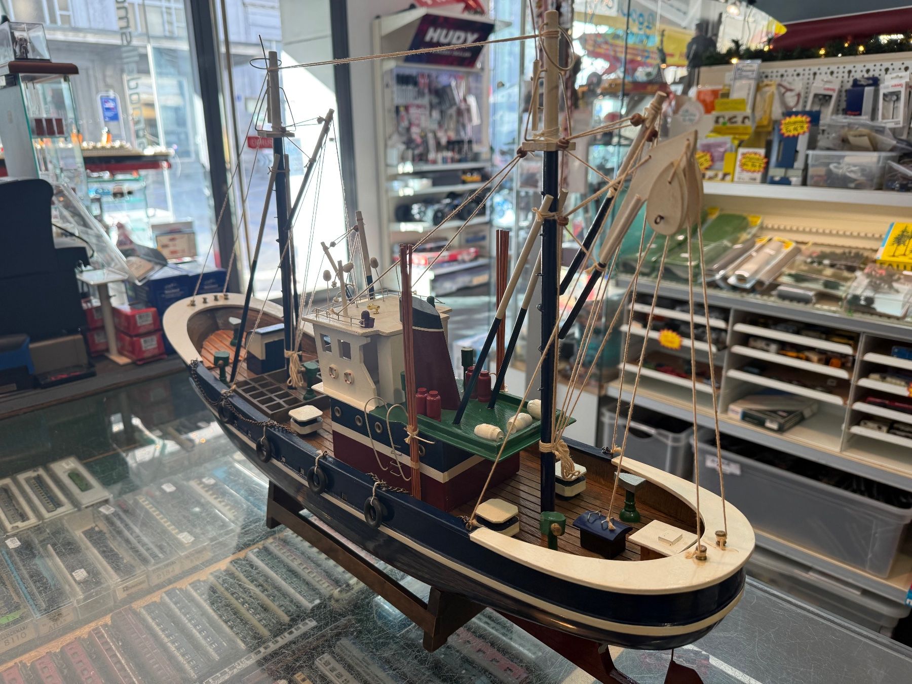 Kit di modellismo & Modellini statici: Peschereccio in legno da 70cm boot nave – Usato da Chiasso venduto da Carrara-Modellismo 3