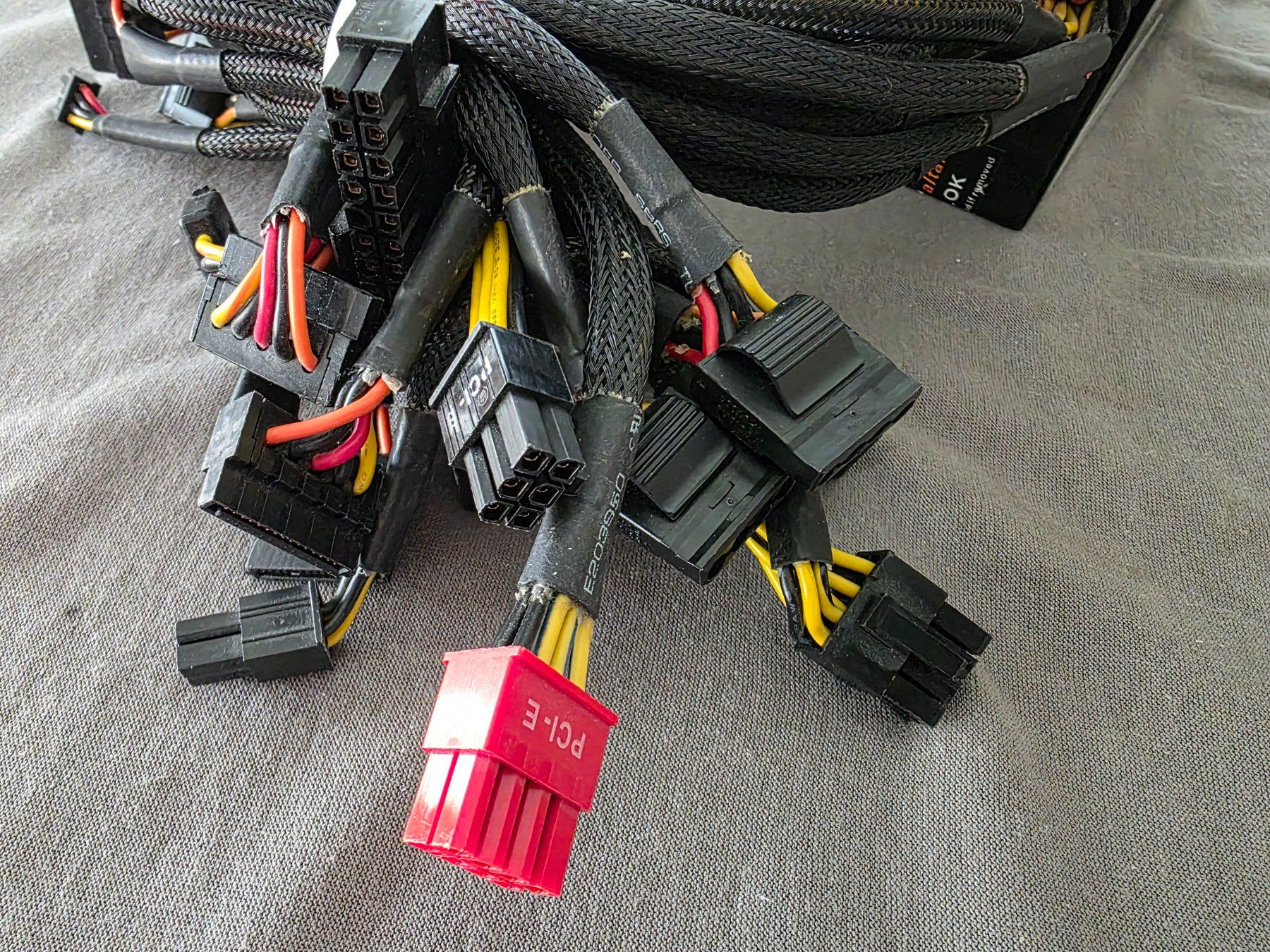 Thermaltake Componenti elettronici: Computer Netzteil 600 Watt Thermaltake Toughpower 80 Plus – Usato da Safenwil venduto da gudda 8