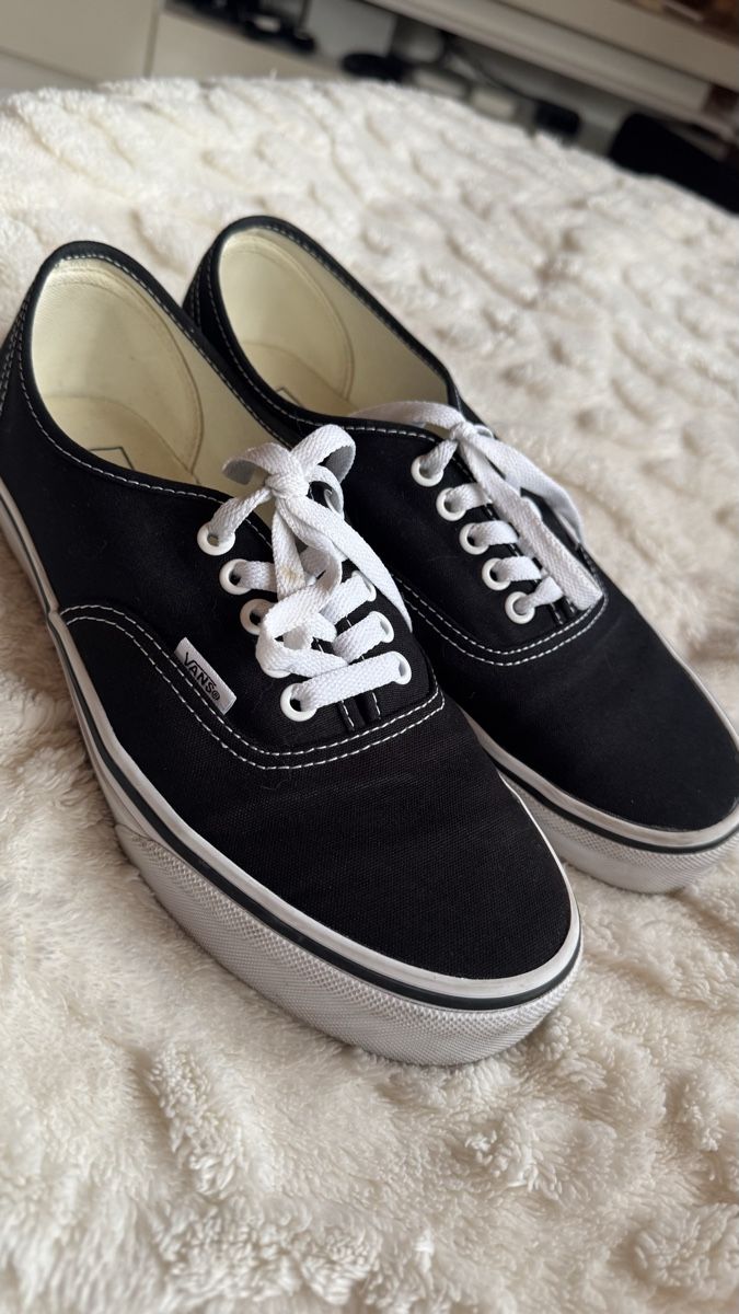 Vans Scarpe da uomo: Vans Sneakers 👟  – Usato da Surcasti venduto da Lenkita