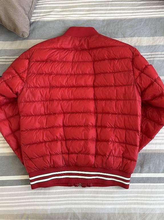 Giacche: Moncler Piumino Rosso  – Usato da Bäretswil venduto da Sal_80 1