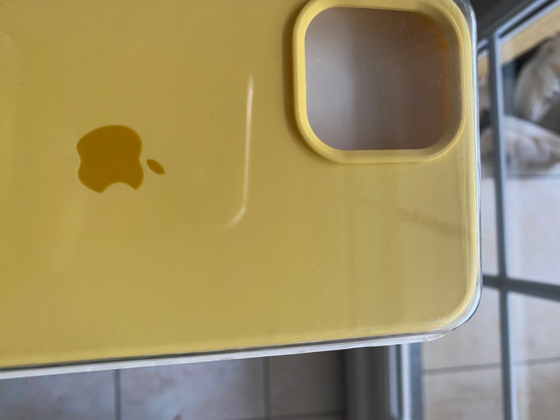 Cover & Protezioni schermo: Coque iPhone 12 Pro Max silicone jaune pastel neuve – Nuovo e nell'imballaggio originale da Denges venduto da val_j8w7 2