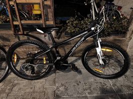 Neuwertiges Fahrrad für Jugendliche zum verkaufen
