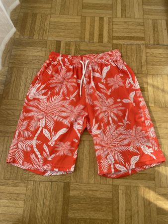 Orange Badehose mit Palmenmuster, ideal für den Sommer!