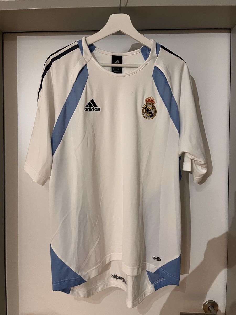 T-Shirts: Real Madrid Trainigshirt – Gebraucht aus Staufen von iker