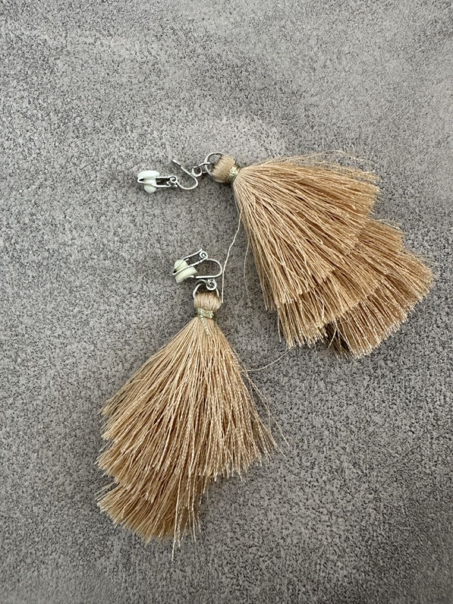 Ohrringe & -stecker: Boho Sommer Ohrclips Quasten Beige Neu – Neu (gemäss Beschreibung) aus Dietikon von vithya88