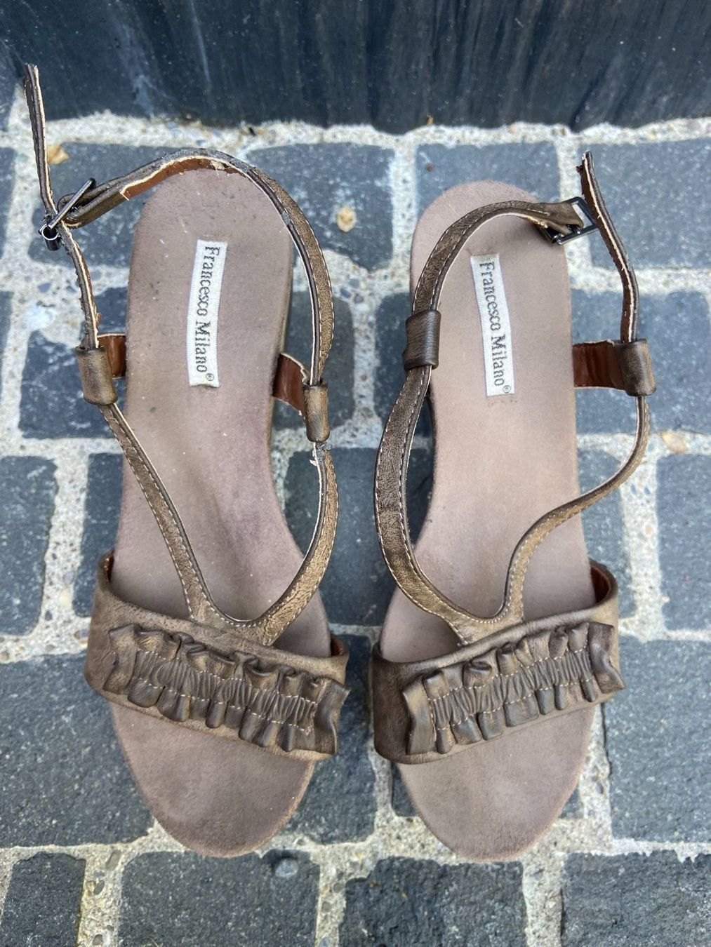 Scarpe da donna: Wunderschöne offene, hohe Schuhe in Gr. 35.5 – Usato da Kleinandelfingen venduto da linssandra