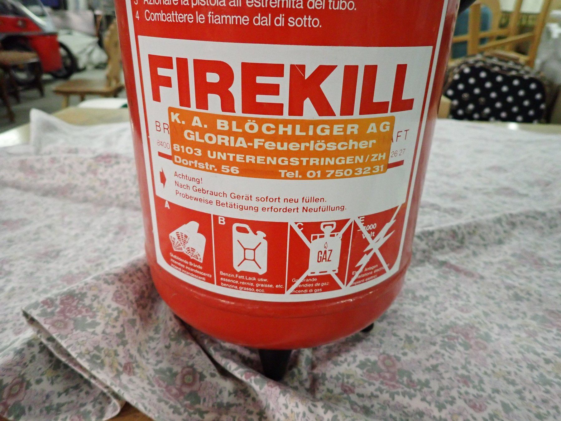 Feuerlöscher: Alter Feuerlöscher – Gebraucht aus Wallisellen von Mf1000 3