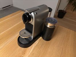 Nespresso Krups mit Milchschäumer, silber