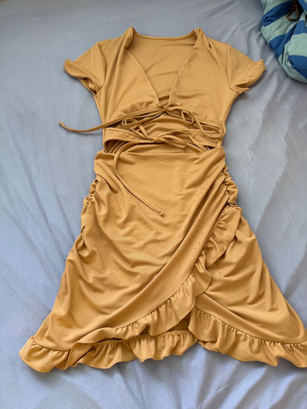 Shein Kleider: Süsses Kleid in Beige oder Olivengrün – Neu (gemäss Beschreibung) aus Zollikerberg von Andrea_2003