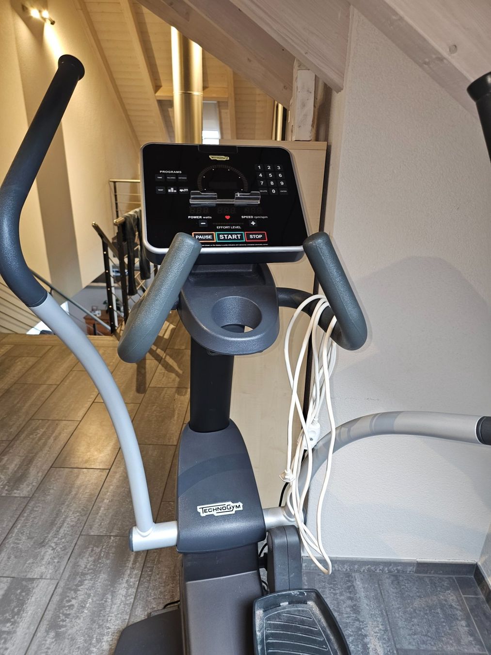 Technogym Vélos d'appartement: Crosstrainer von TechnoGym – D'occasion à Kirchberg BE par lorenz1970 4