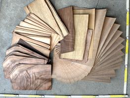 Viele Furniere von einer Antikschreinerei div. Holzarten