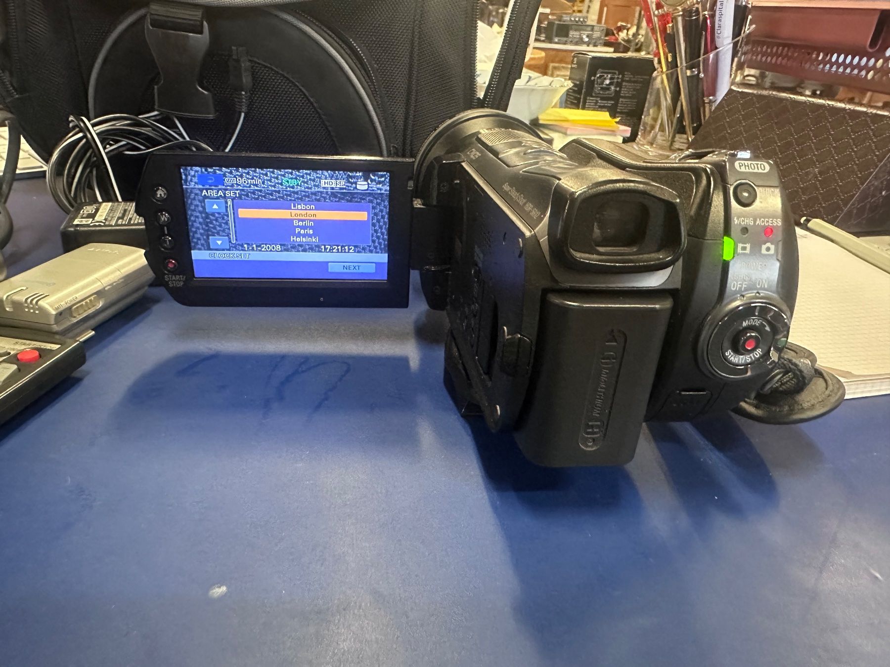 Sony Camcorder: Sony HD AVCHD Kamera mit Zubehör – Gebraucht aus Strengelbach von  5