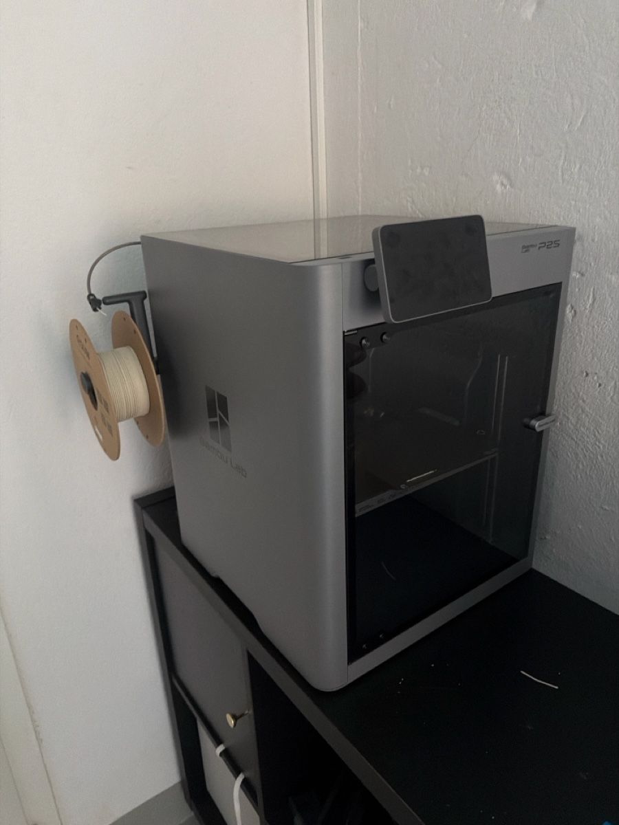 Bambu Lab 3D Drucker: 3D Drucker Bambu Lab P2S mit Filament Set gebraucht – Gebraucht aus Burgdorf von Little-Lu