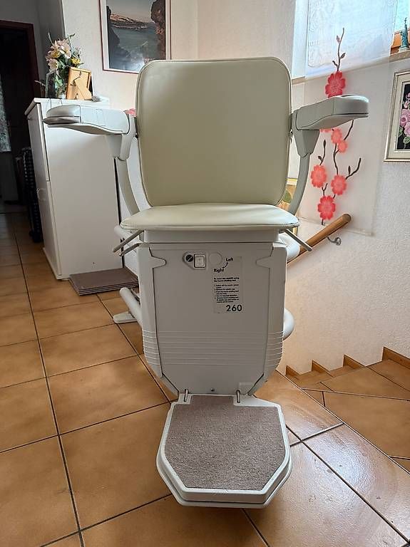 Attrezzature mediche: Montascale Stannah mod. 260 – Usato da Gordola venduto da heli-teck 1