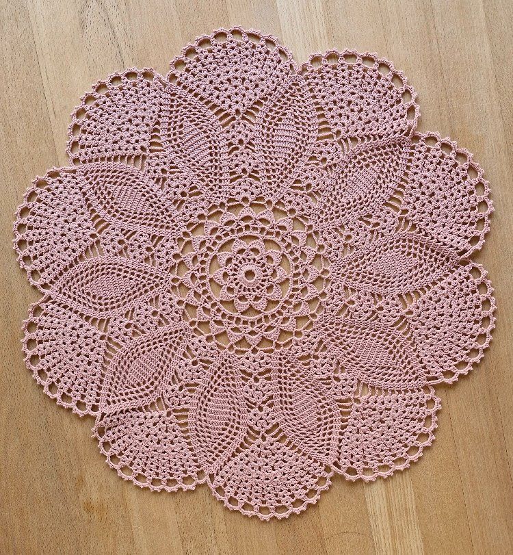 Tutte le decorazioni: Deckeli gehäkelt 45 cm Durchmesser – Usato da Gerzensee venduto da Neggimann 1