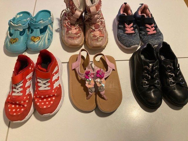 Schuhe für Mädchen: Lot chaussures "filles" t.31 – Gebraucht aus Boudry von Lamue01