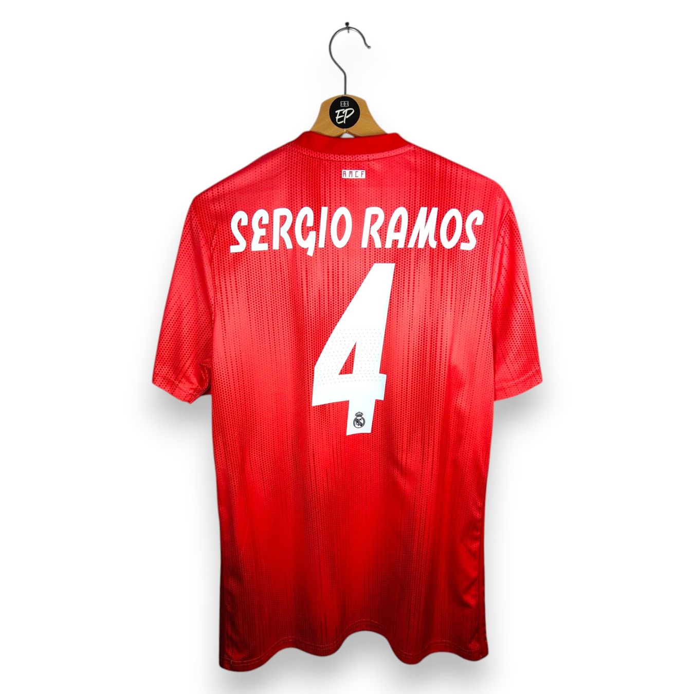 Real Madrid Leibchen & Hosen: Original 2018-19 Real Madrid Third Trikot Sergio Ramos – Gebraucht aus Martigny von eternalpitch