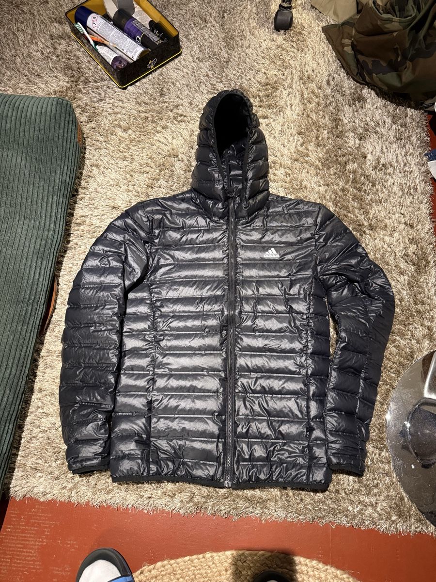 Adidas Giacche: Adidas Daunenjacke | Grösse S, grau – Nuovo (secondo la descrizione) da Küsnacht ZH venduto da Wozdav