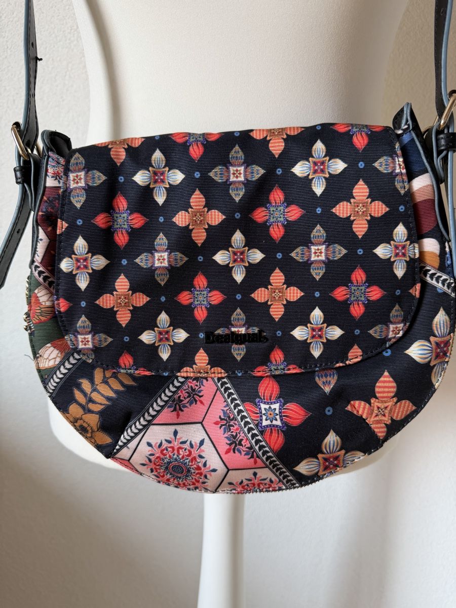 Desigual Taschen für Damen: Umhängetasche Desigual – Gebraucht aus Aarberg von Mama_Lulu 1