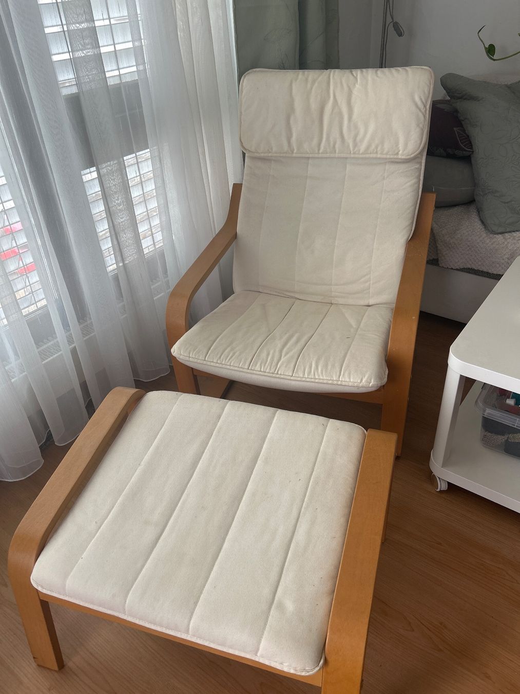 Ikea Fauteuils: Poäng Sessel mit Hocker – D'occasion à Nussbaumen AG par gabr141207
